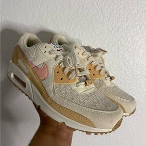 Nike Women's Air Max SE Sun Club- Cream with Pink & Tan Details